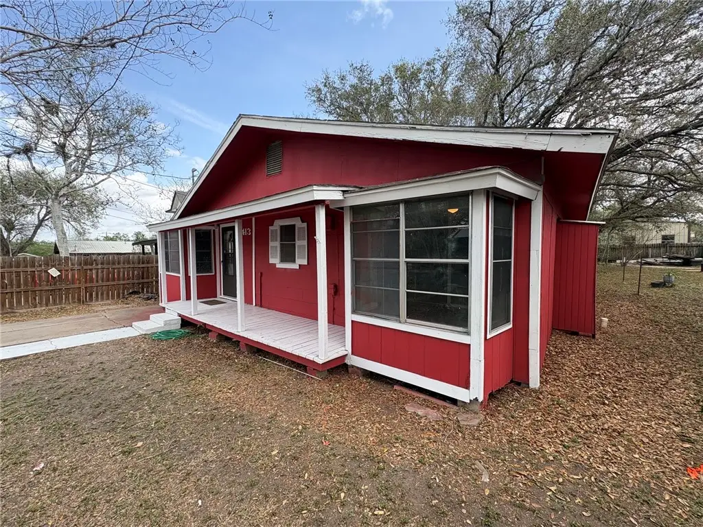 1413 W Stamper Street, Beeville, TX 78102 - #1