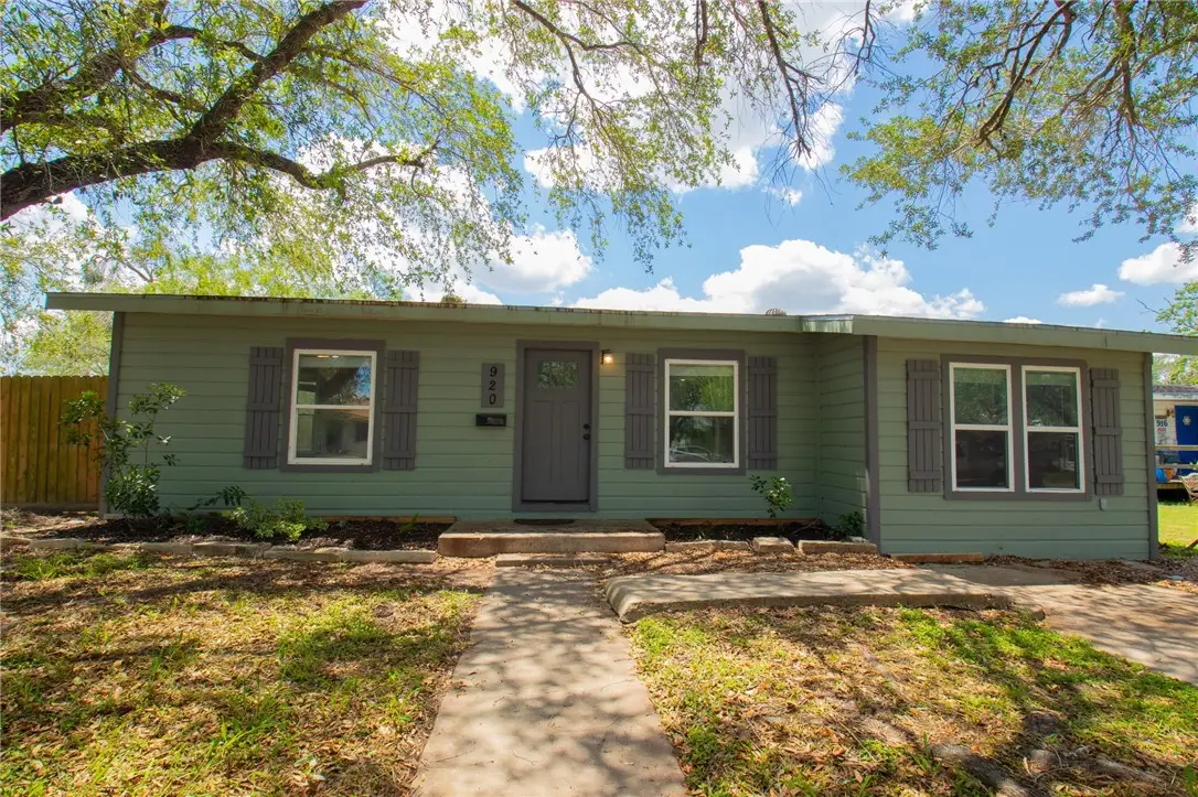 920 E Lewis Street, Sinton, TX 78387 - #1