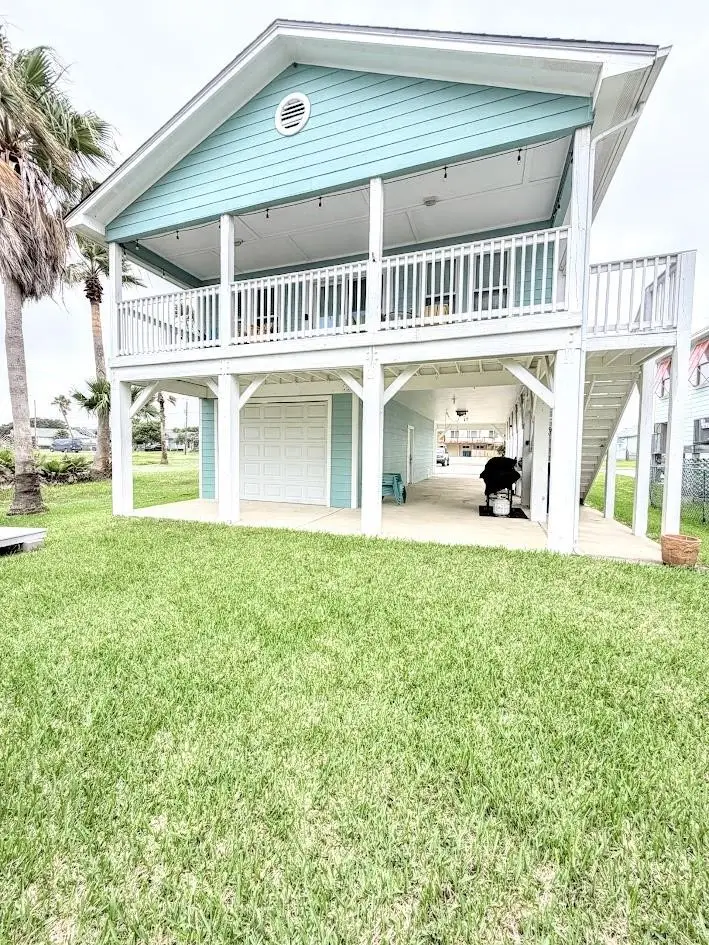 1228 S Live Oak Street, Rockport, TX 78382 - #1