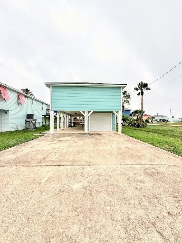 1228 S Live Oak Street, Rockport, TX 78382 - #2