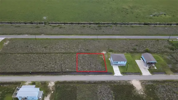 129 West Pin Oak Ln, Rockport, TX 78382