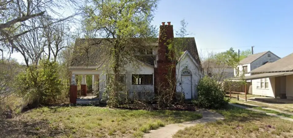 709 W Lee Avenue, Kingsville, TX 78363 - #1