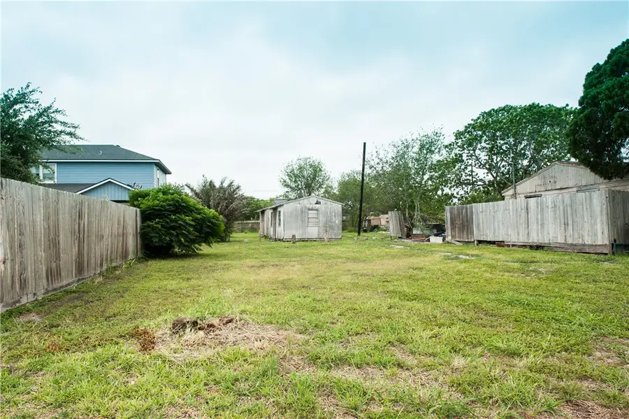 2621 Johanna Street E, Corpus Christi, TX 78415 - #3
