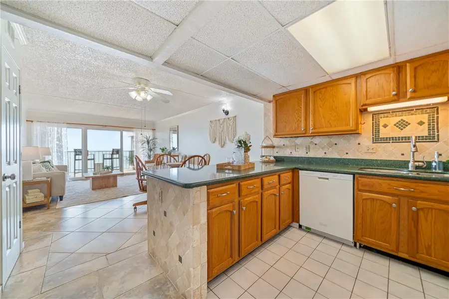 202 Reef Avenue #506, Corpus Christi, TX 78402 - #3