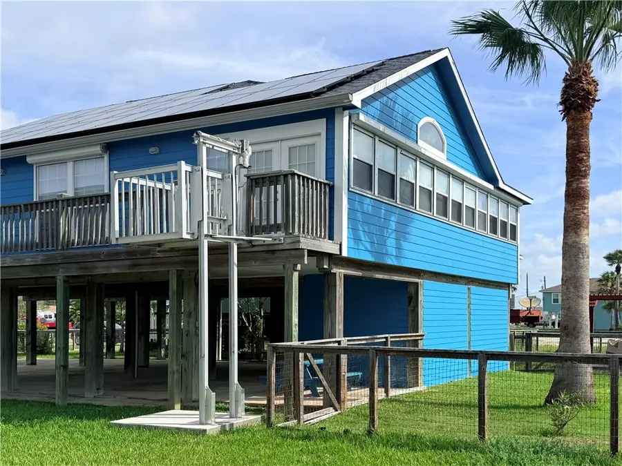 1312 S Live Oak Street, Rockport, TX 78382 - #2