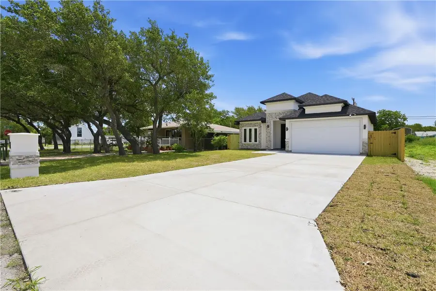 151 N 9th Street, Aransas Pass, TX 78336 - #3