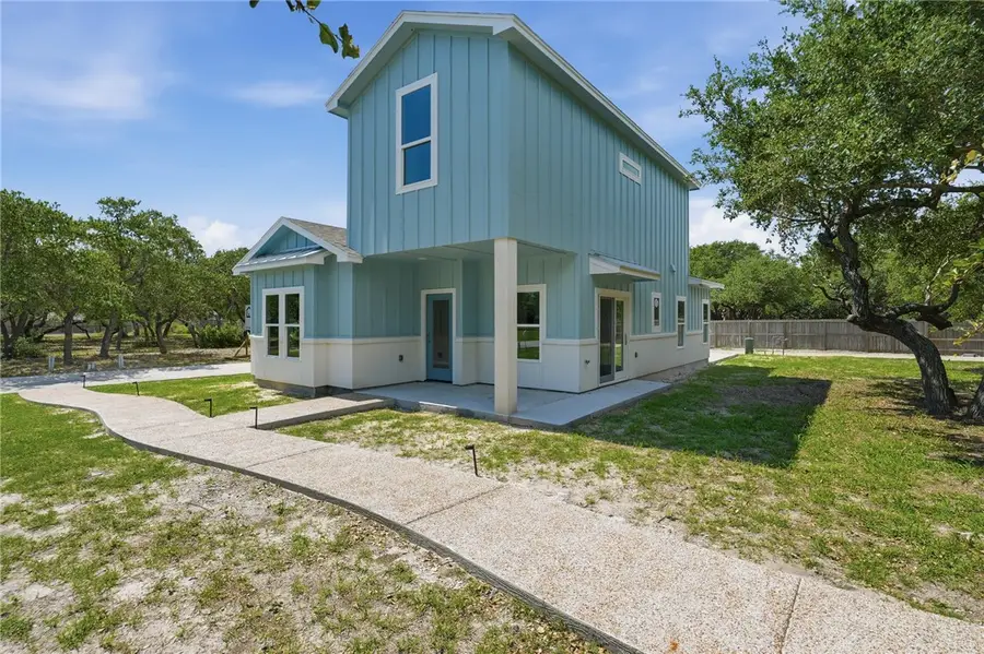 150 Lavaca Circle, Rockport, TX 78382 - #2