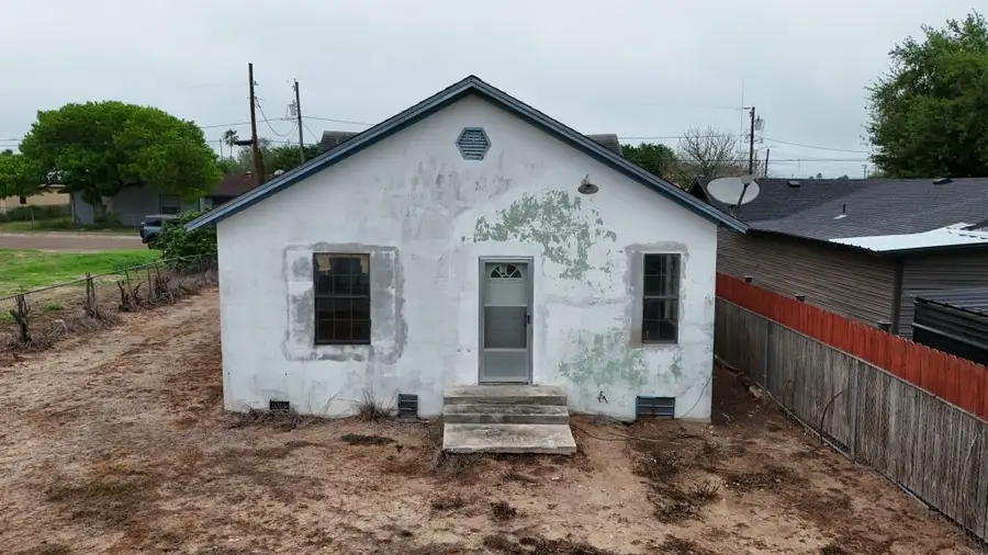 607 E North Street, Hebbronville, TX 78361 - #2