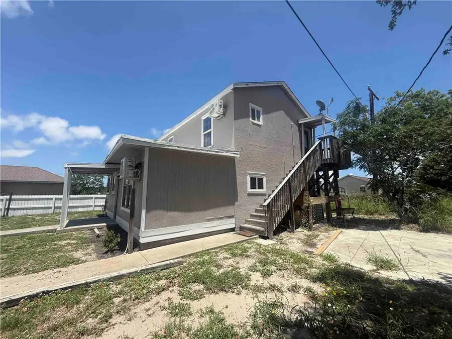 215 S 11th Street, Aransas Pass, TX 78336 - #2