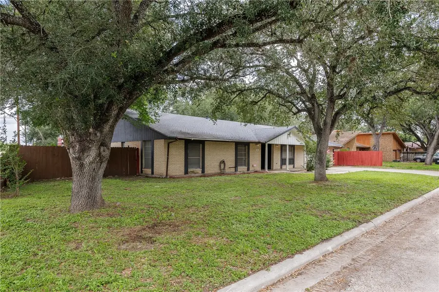 1101 Jefferson Street, Alice, TX 78332 - #2