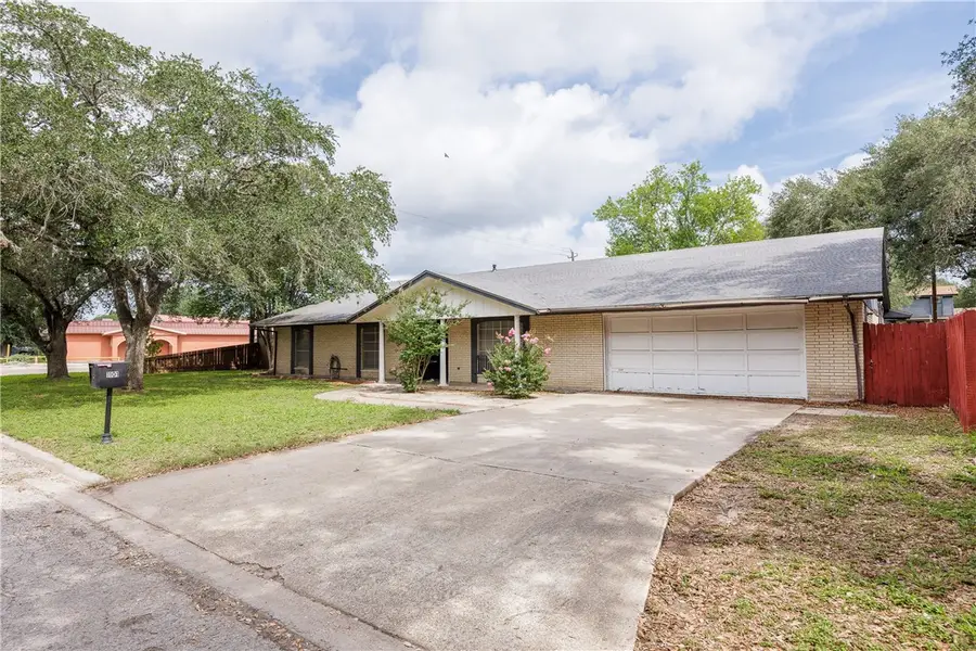 1101 Jefferson Street, Alice, TX 78332 - #3