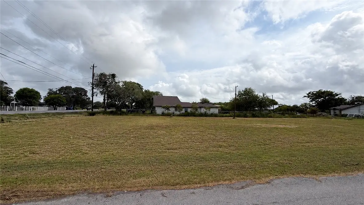 11837 Mallard Dr, Corpus Christi, TX 78410 - #1