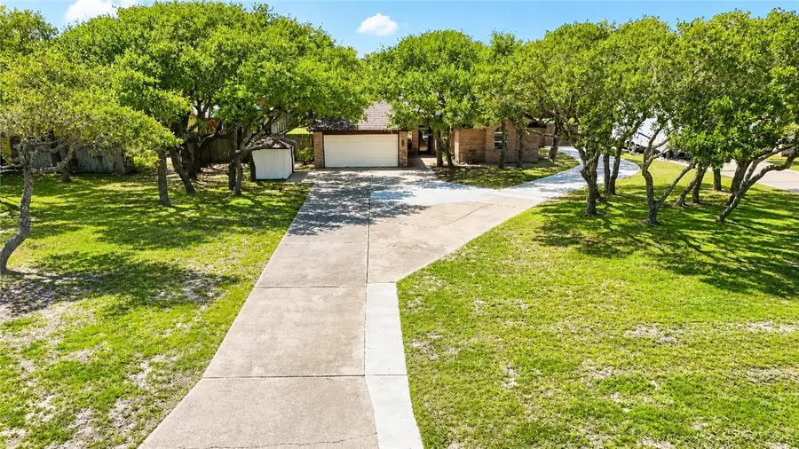 1402 S Saunders Street, Aransas Pass, TX 78336 - #2