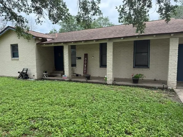 800 Lincoln Street, Alice, TX 78332 - #2