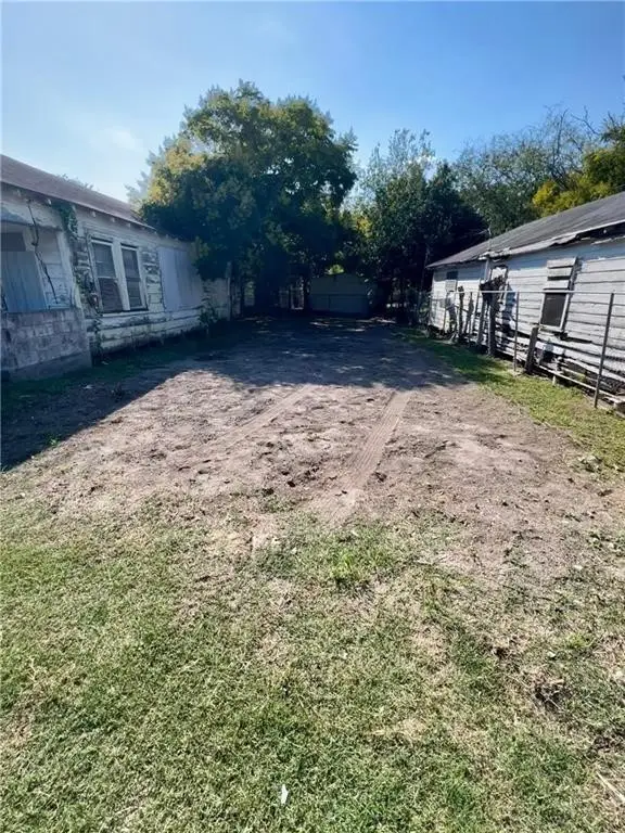 217 Spruce Street, Corpus Christi, TX 78408 - #2