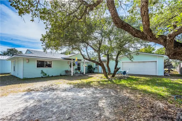 5 Circle Lake Drive, Rockport, TX 78382