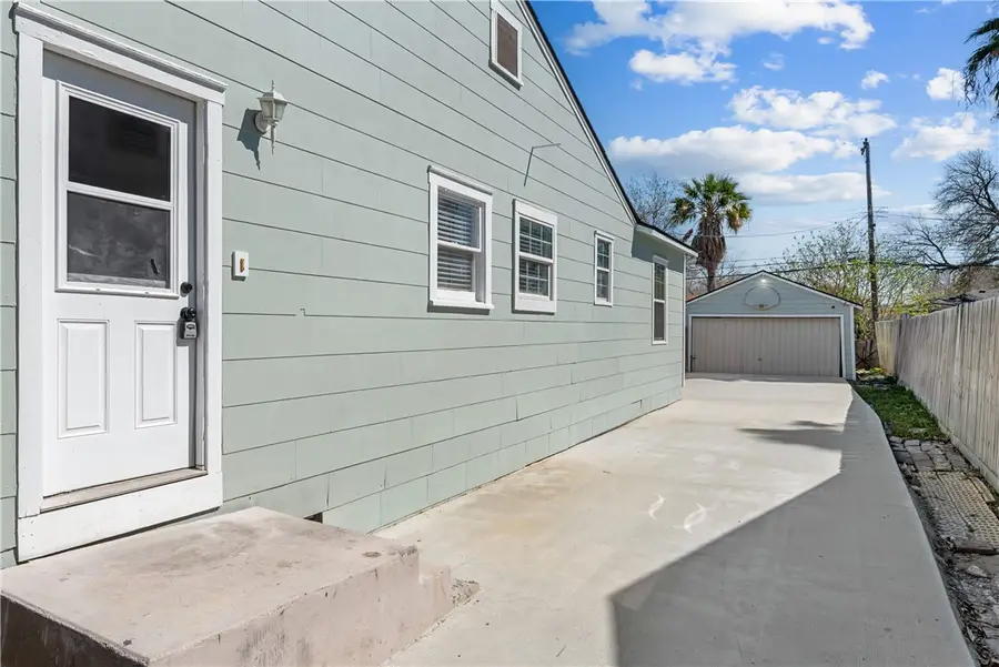 717 Indiana Avenue, Corpus Christi, TX 78404 - #3