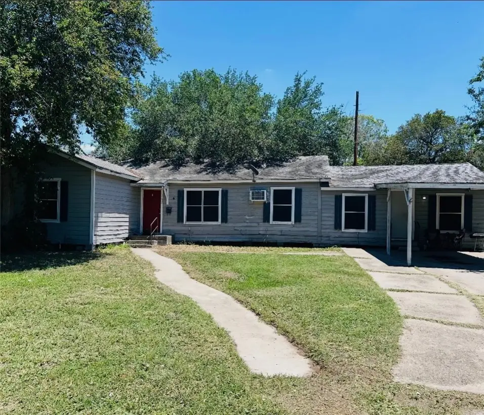 1152 E 4th Street, Alice, TX 78332 - #1