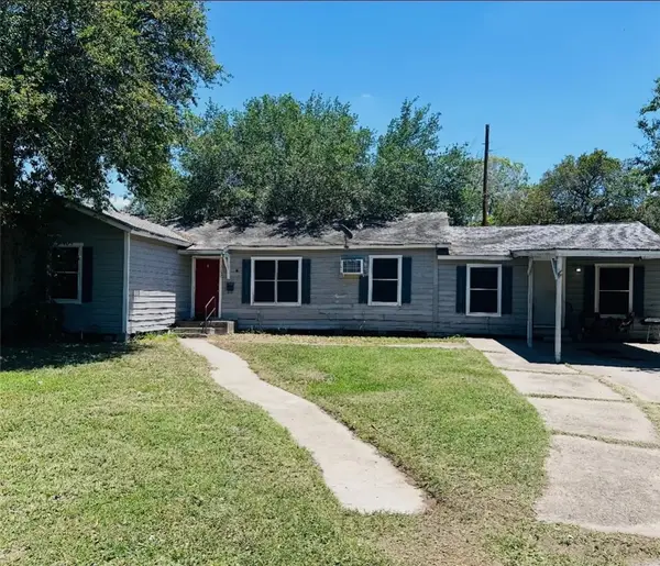 1152 E 4th Street, Alice, TX 78332