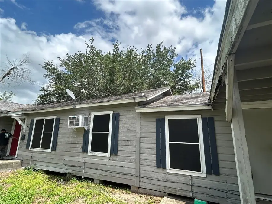 1152 E 4th Street, Alice, TX 78332 - #2