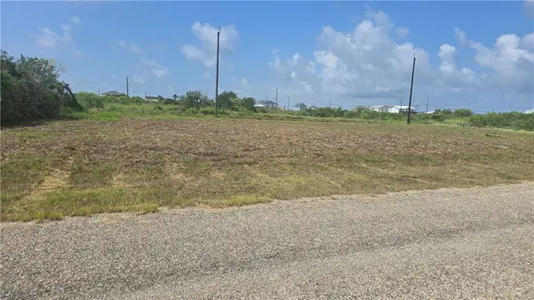 237 - 239 W Club Oak Lane, Rockport, TX 78382