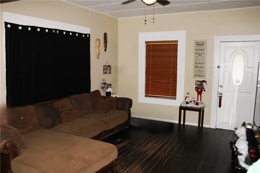 521 E Huisache Avenue, Kingsville, TX 78363 - #3