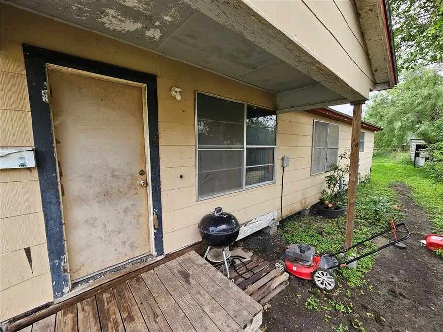 742 W 1st St., Alice, TX 78332 - #2
