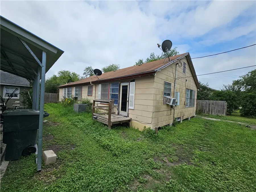 742 W 1st St., Alice, TX 78332 - #3