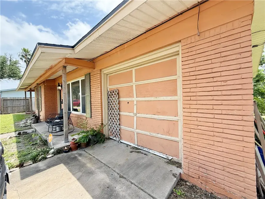 3209 Casa Blanca Drive, Corpus Christi, TX 78411 - #3