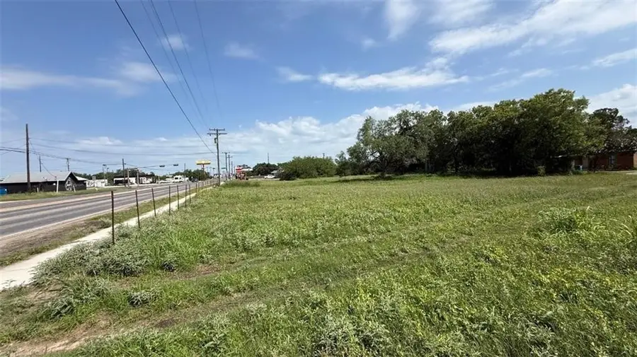 1007 S Washington, Beeville, TX 78102 - #2