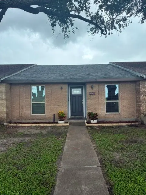 221 W Ailsie Avenue, Kingsville, TX 78363