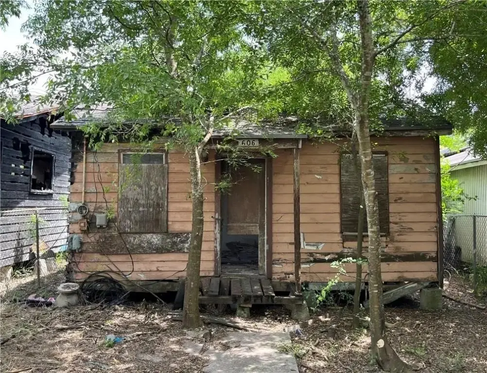 606 Nebraska, Robstown, TX 78380 - #1