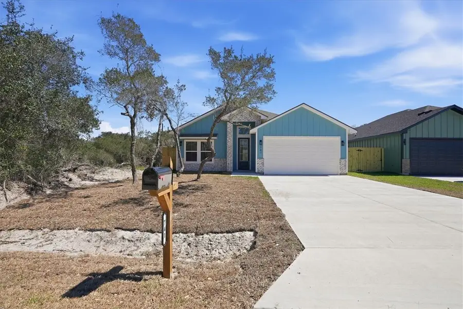 741 S 10th Street, Aransas Pass, TX 78336 - #2
