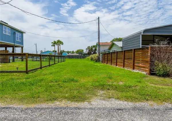 719 E Hackberry Street, Rockport, TX 78382