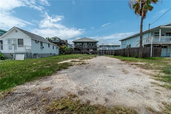 1019 S Austin Street, Rockport, TX 78382