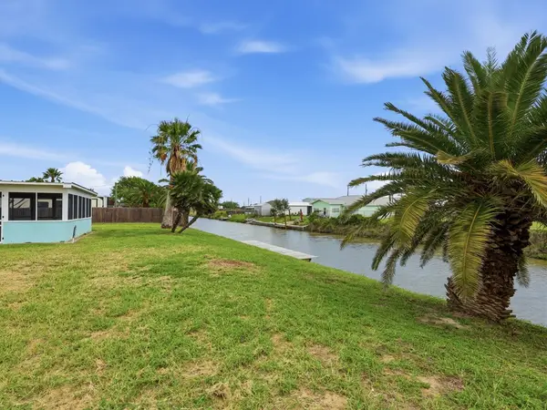217 W Pompano, Rockport, TX 78382