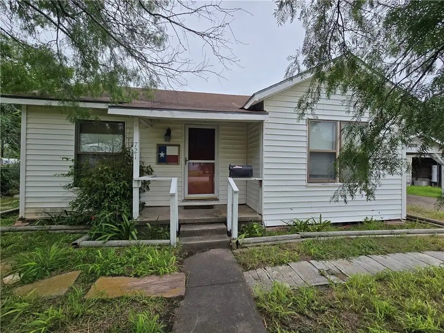 721 E Lewis Street, Sinton, TX 78387 - #3