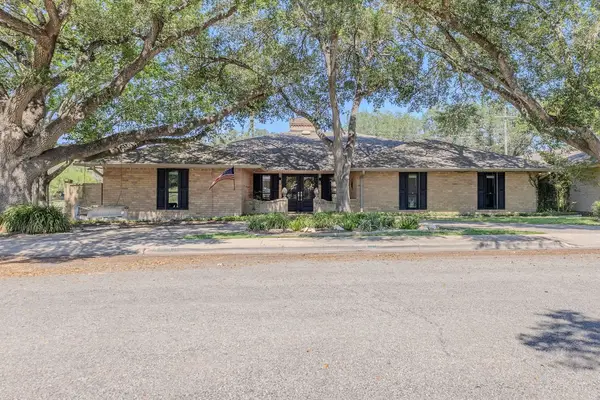 1608 Delwood, Alice, TX 78332