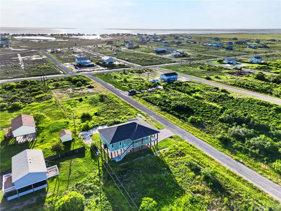 130 W Glen Oak, Rockport, TX 78382 - #2