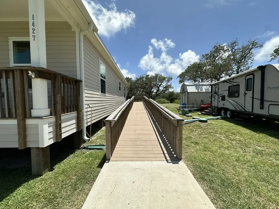 1427 Sixteenth Street, Rockport, TX 78382 - #3