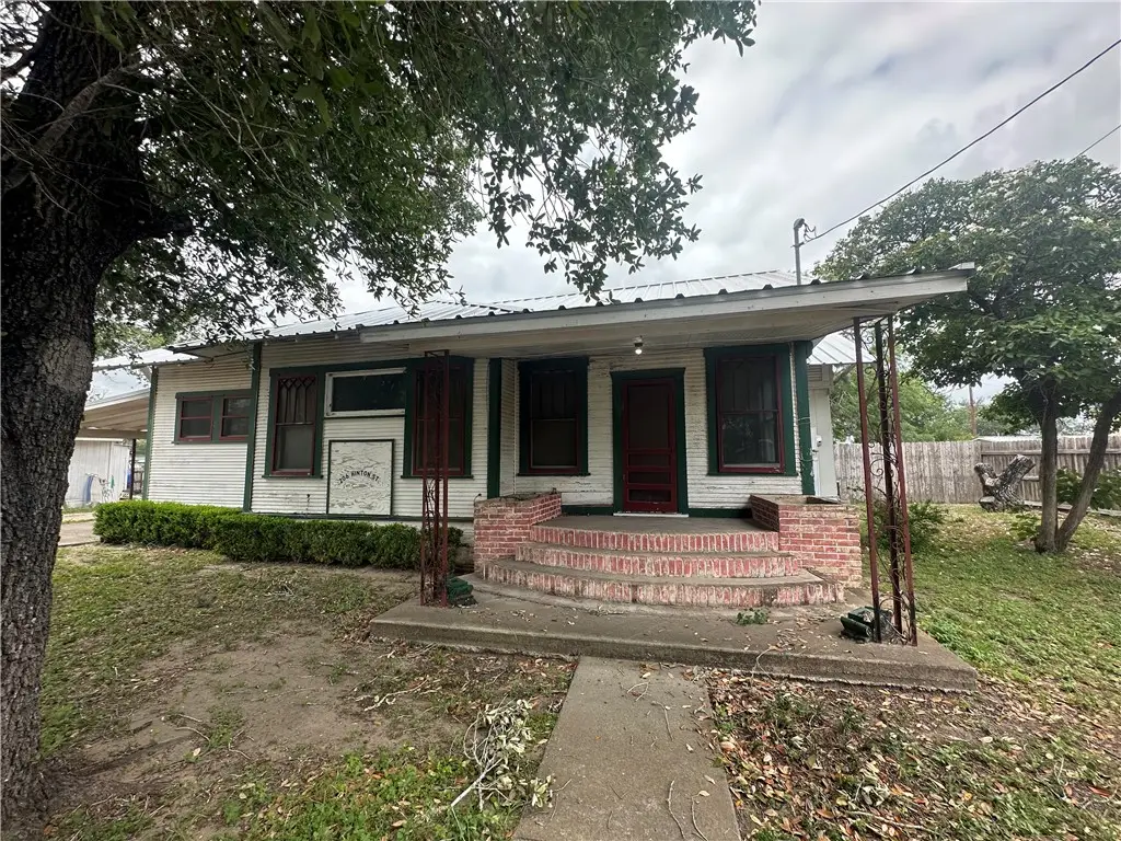 206 Hinton, Three Rivers, TX 78071 - #1
