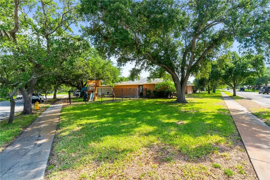 601 Moray Place, Corpus Christi, TX 78411 - #3