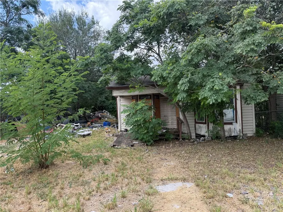 614 Lopez Street, Robstown, TX 78380 - #2