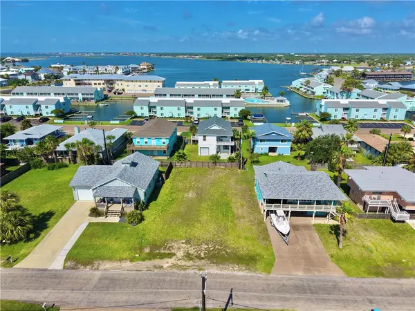 20 Nassau Drive, Rockport, TX 78382