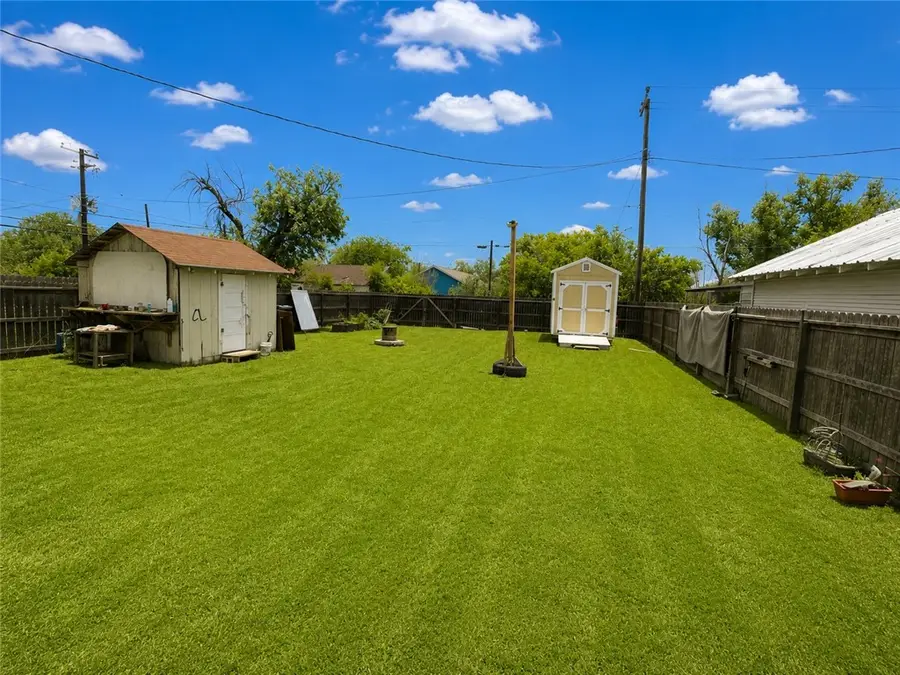 542 Mcintyre Avenue, Taft, TX 78390 - #2
