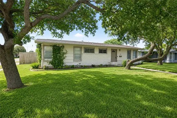 1001 Driftwood Place, Corpus Christi, TX 78411