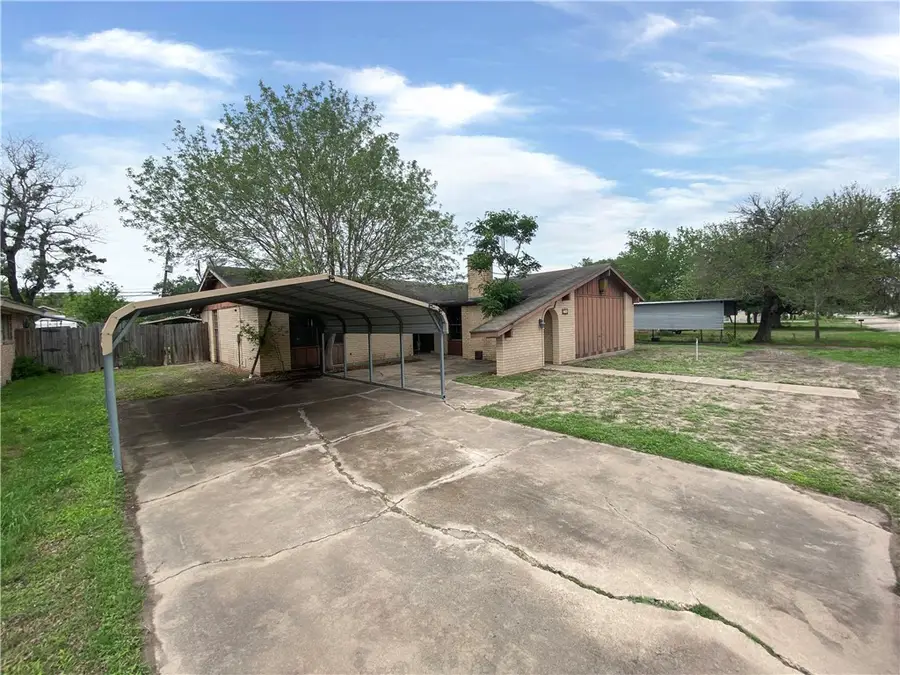 908 Fannin Street, George West, TX 78022 - #3