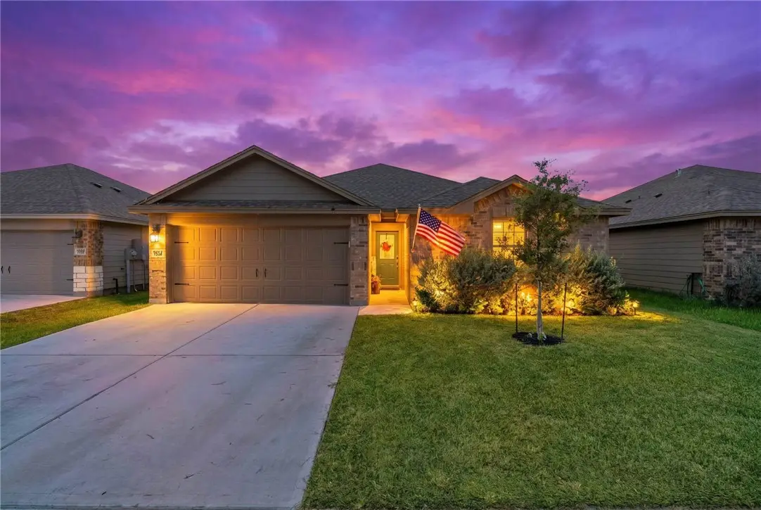104 Silas St, Sinton, TX 78387 - #1