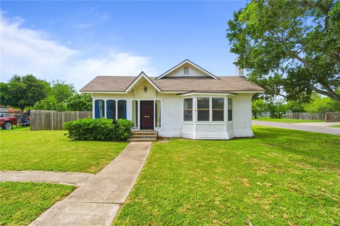 629 W Yoakum Avenue, Kingsville, TX 78363 - #1