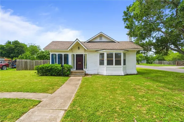 629 W Yoakum Avenue, Kingsville, TX 78363